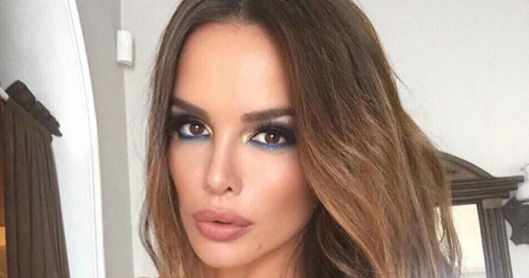 Severina ispod blještave haljine nosi grudnjak od neobične tkanine