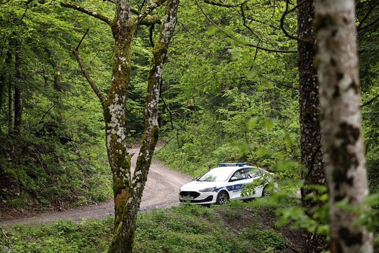 U šumi kod Soljana pronađena dva mrtva muškarca. U tijeku je očevid