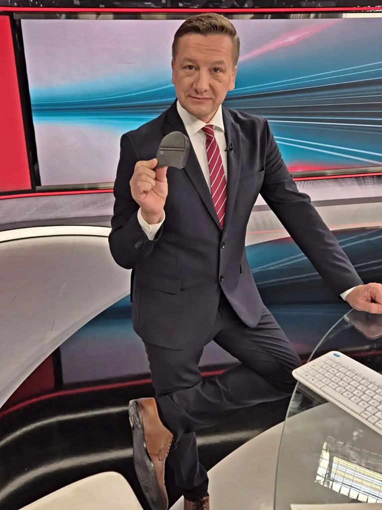 RTL-ov voditelj doživio nezgodu usred emisije, otpala mu peta: "Srećom, ima reklama"