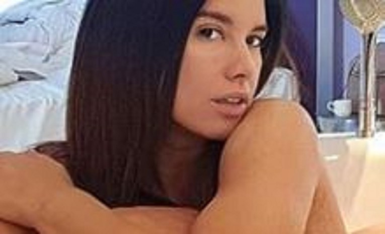 Nives pozirala gola u kadi i izbezumila fanove na Instagramu