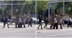 "Netko je izveo dinosaura u šetnju": Širi se bizaran prizor s pješačkog u Novom Sadu