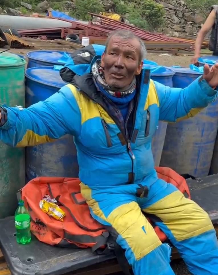 VIDEO Spašen šerpa koji je nestao na Everestu bez hrane i kisika. "Ovo je čudo"