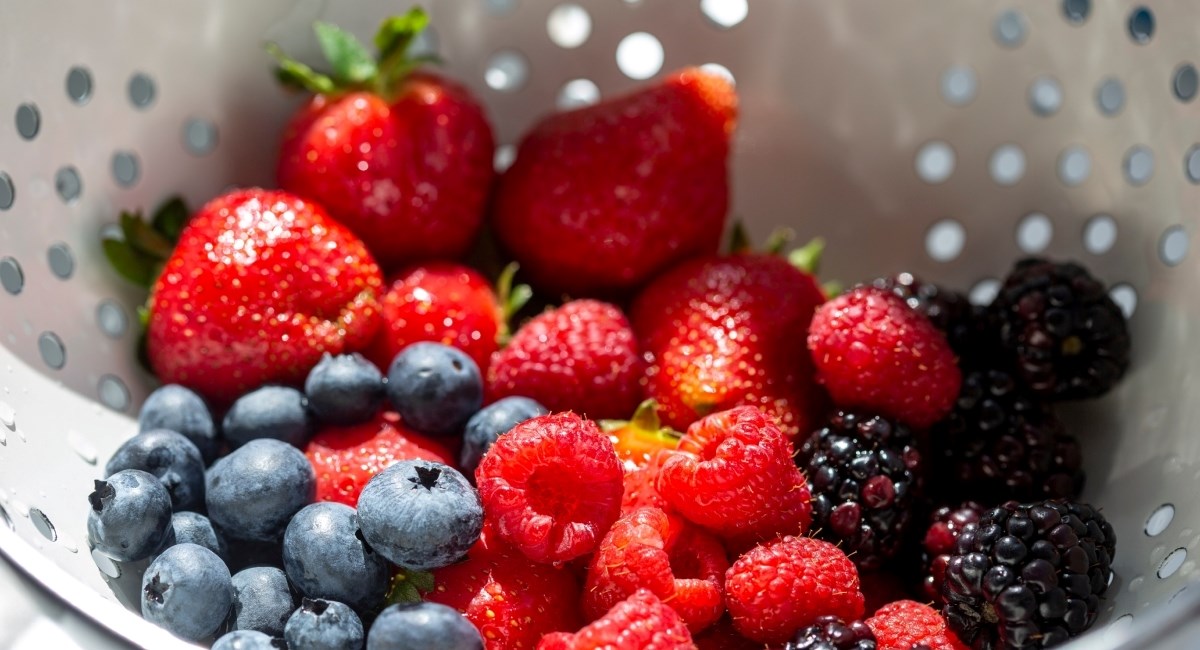 Nije ocat: Evo što stvarno najbolje uklanja i do 99% pesticida s voća i povrća