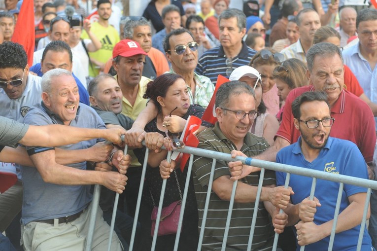 Tunižani prosvjeduju protiv većih ovlasti predsjednika