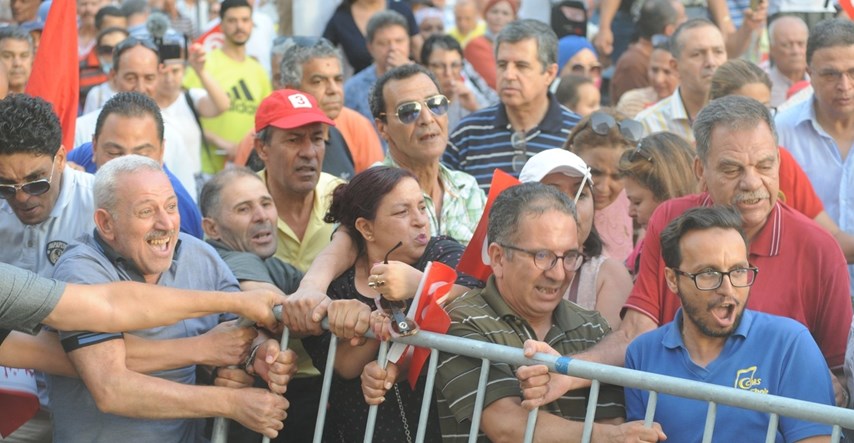 Tunižani prosvjeduju protiv većih ovlasti predsjednika