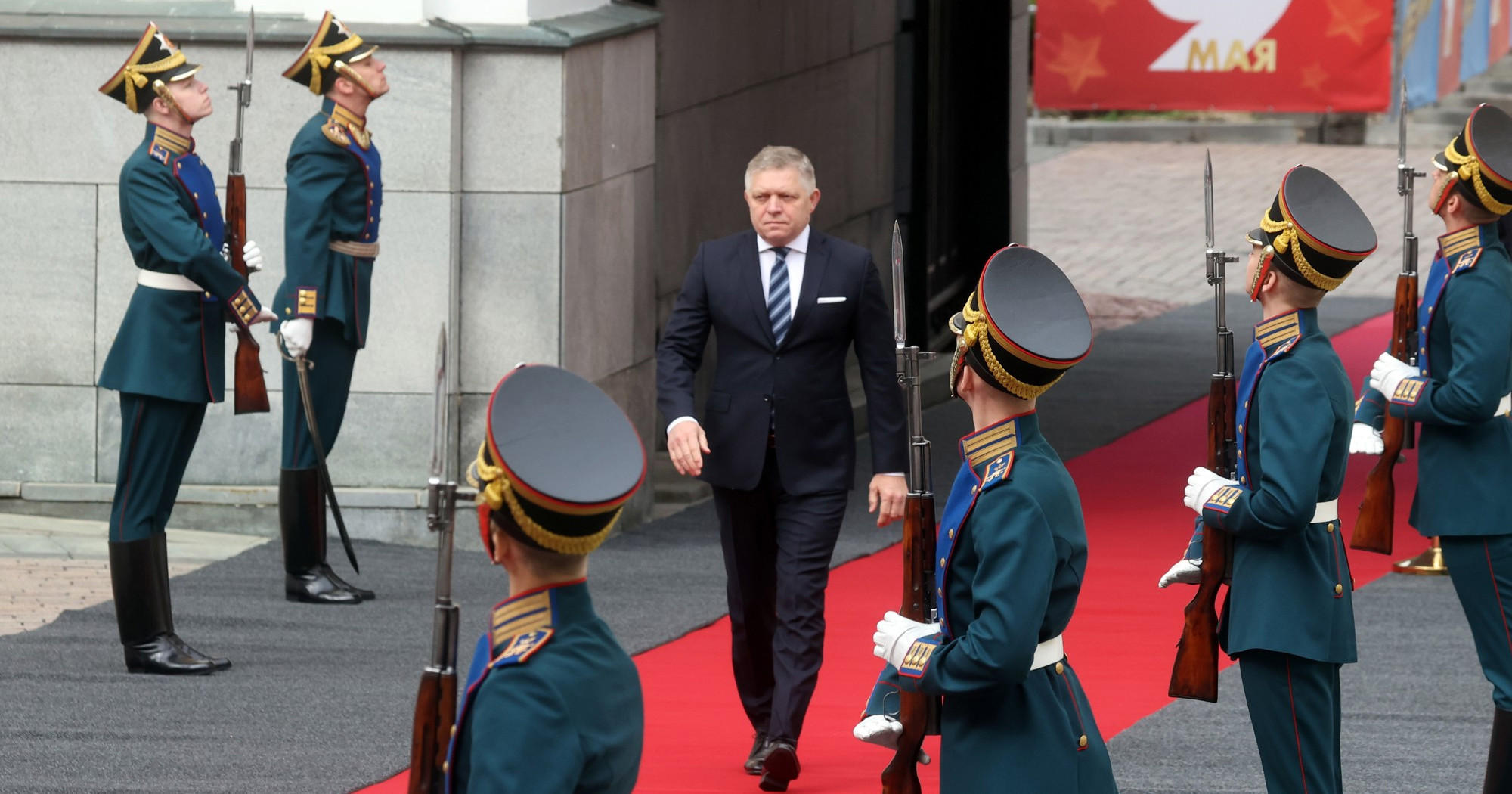 Slovački premijer bio na Putinovoj paradi. Merz: Razgovarat ćemo još s njim o tome