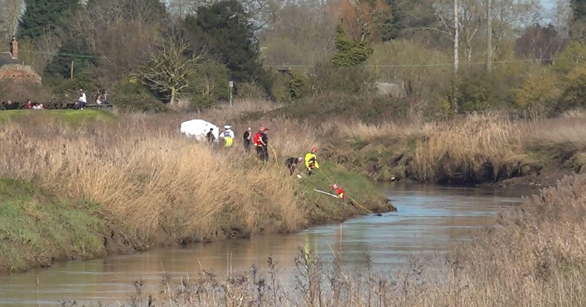 Auto s tinejdžerima sletio u rijeku u Engleskoj. Pronađeno jedno tijelo