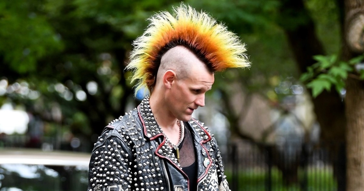 Britanski glumac snimljen na filmskom setu s irokezom, neprepoznatljiv je