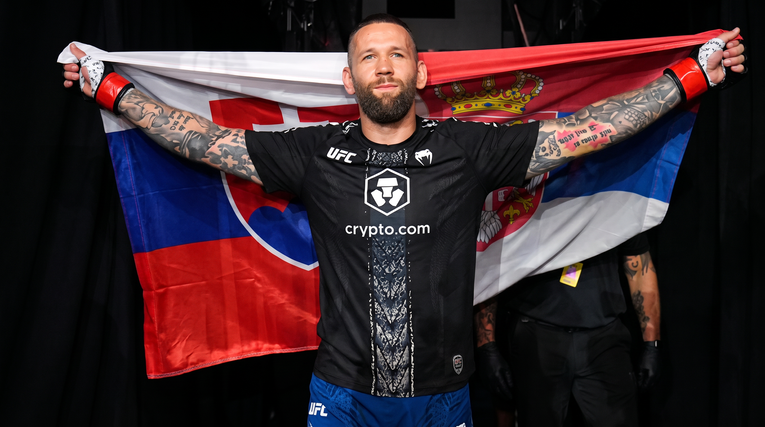 VIDEO Srpski borac izašao uz Đurđevdan i na UFC Beogradu izgubio teškim nokautom
