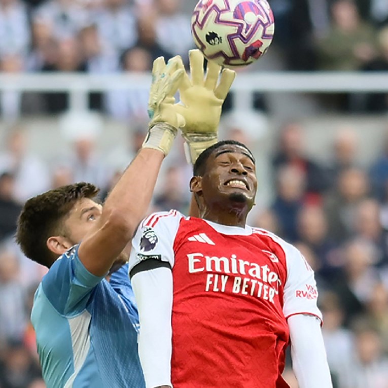 Obrambena kriza u Arsenalu. Ozlijedio se i treći stoper