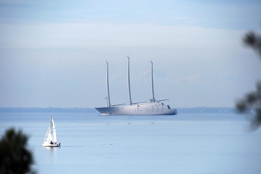 U Trstu i dalje usidrena najneobičnija jahta na svijetu, vrijedna više od 500 mil. $