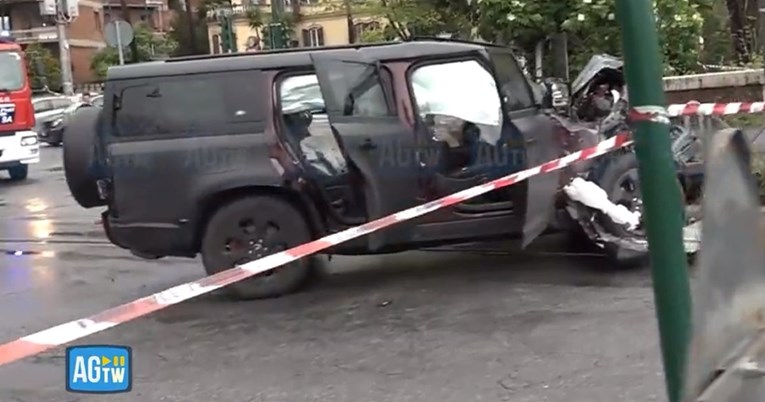 FOTO I VIDEO Ovako izgleda Immobileov auto nakon prometne nesreće. Udario ga tramvaj