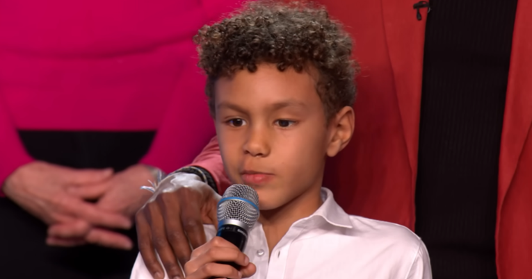 Dječak koji boluje od raka rasplakao suce britanskog Supertalenta, dobio zlatni gumb