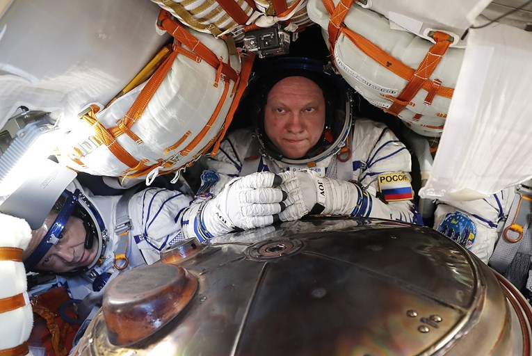 Ruski astronaut navodno fotografirao tajne dokumente SpaceX-a, uklonjen iz misije