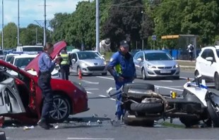 Policajac u Zagrebu prošao kroz crveno i skrivio prometnu nesreću