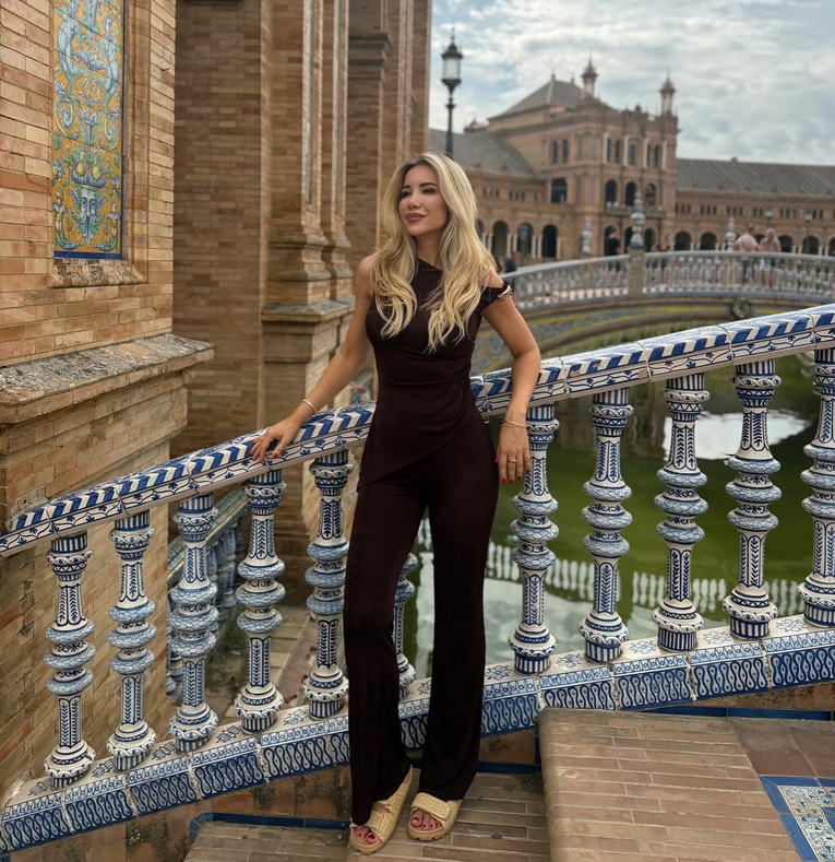 Valentina Miletić uz pripijeni set nosi natikače od 1200 €