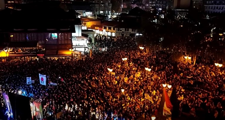 VIDEO Propalestinski skup u Novom Pazaru, okupilo se više desetaka tisuća ljudi