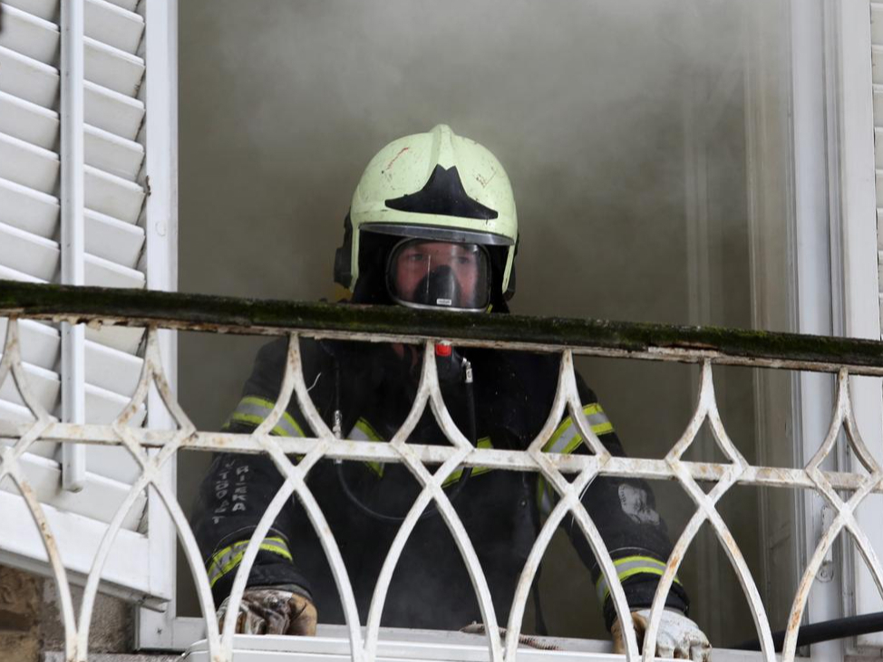 Planuo stan u Rijeci, vatrogasci unutra pronašli tijelo žene