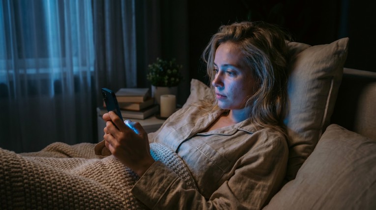 Sedam noćnih navika koje štete izgledu i zdravlju kože, prema dermatolozima