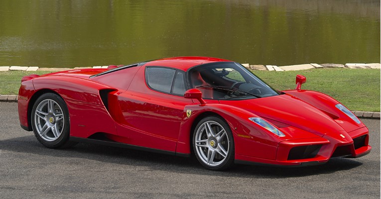 Prodaje se drugi po redu proizvedeni Ferrari Enzo. Vozio ga je Michael Schumacher