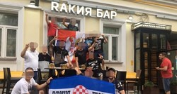 Srpski navijači na SP-u hvale se trofejem: Otetom hrvatskom zastavom