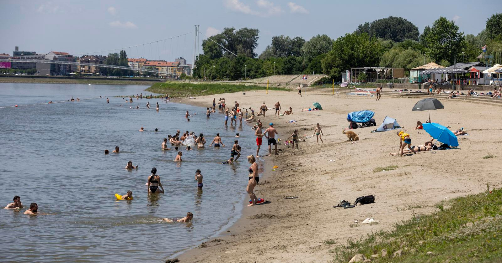 FOTO Osječani se rashlađuju na Dravi