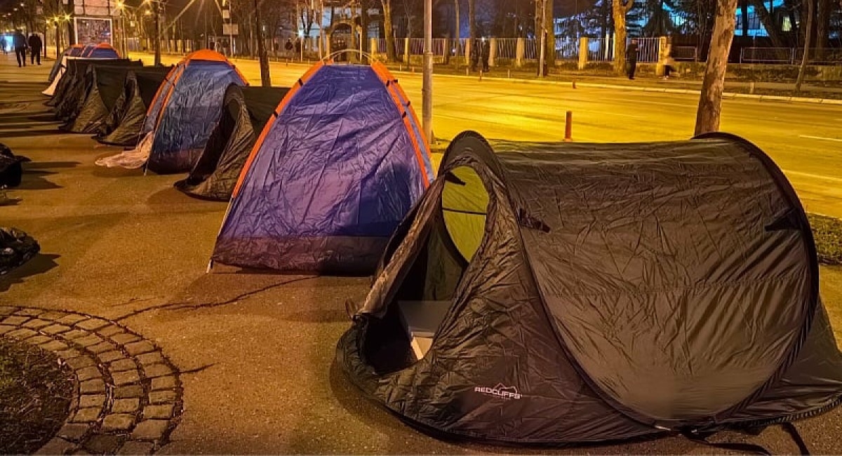 Dodik sutra organizira miting u Banjoj Luci, njegove pristaše spavaju u šatorima