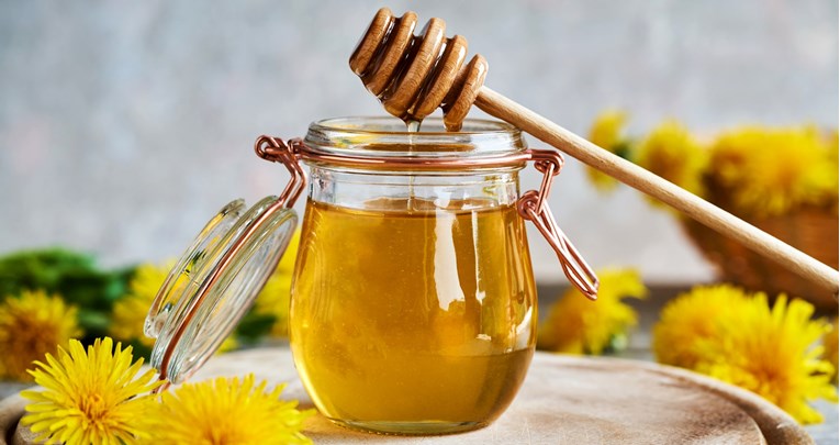 Nazivaju ga medom, no nema veze s pčelama - upoznajte sirup od maslačka (plus recept)