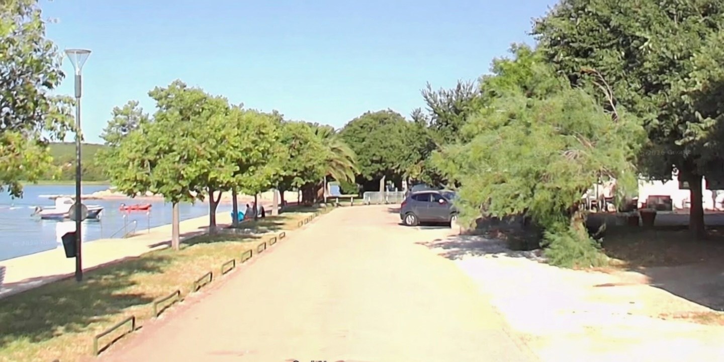 Skinuo se gol uz plažu kod Zadra, pokazivao se djeci i majkama. Sud donio presudu