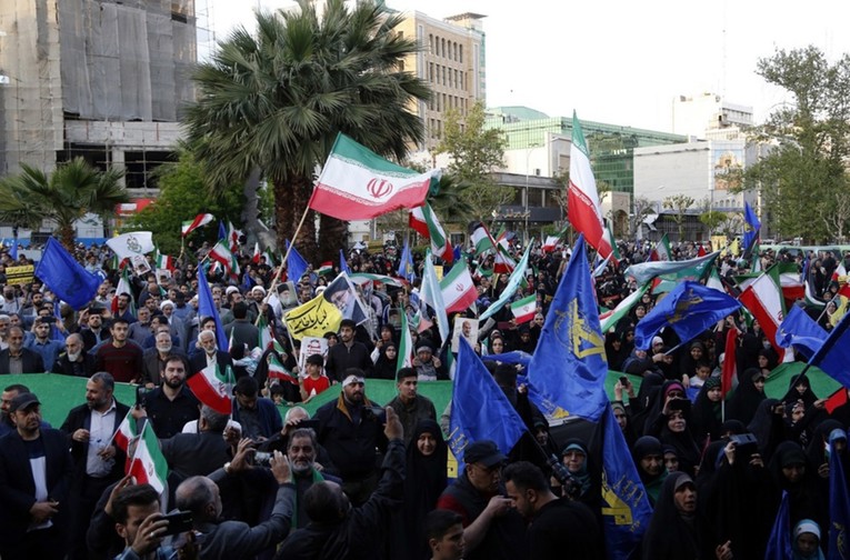 Iran: Za vojsku prijavilo se 26 milijuna ljudi. Registrirali se predsjednik i ministri