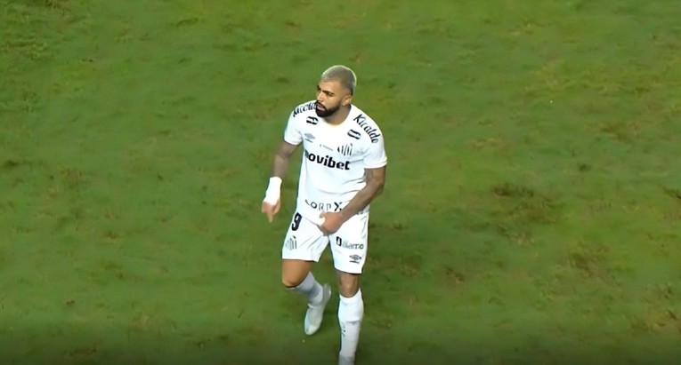 VIDEO Bivši napadač Intera zabio gol pa se uhvatio za penis. Isključen je