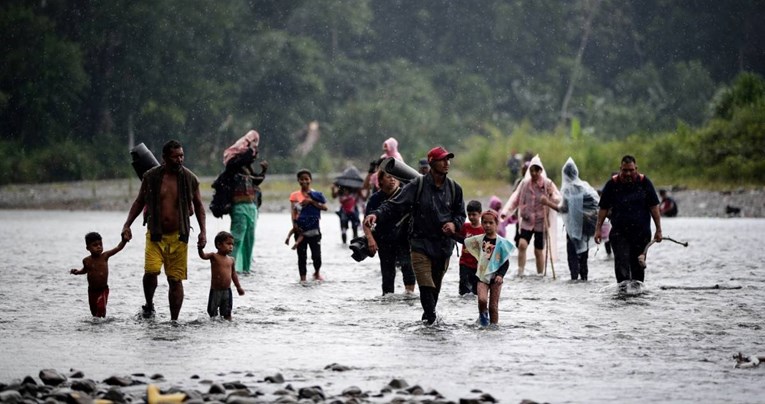 Rekordan broj migranata prelazi Panamsku prevlaku. Izvanredno stanje u Kostariki