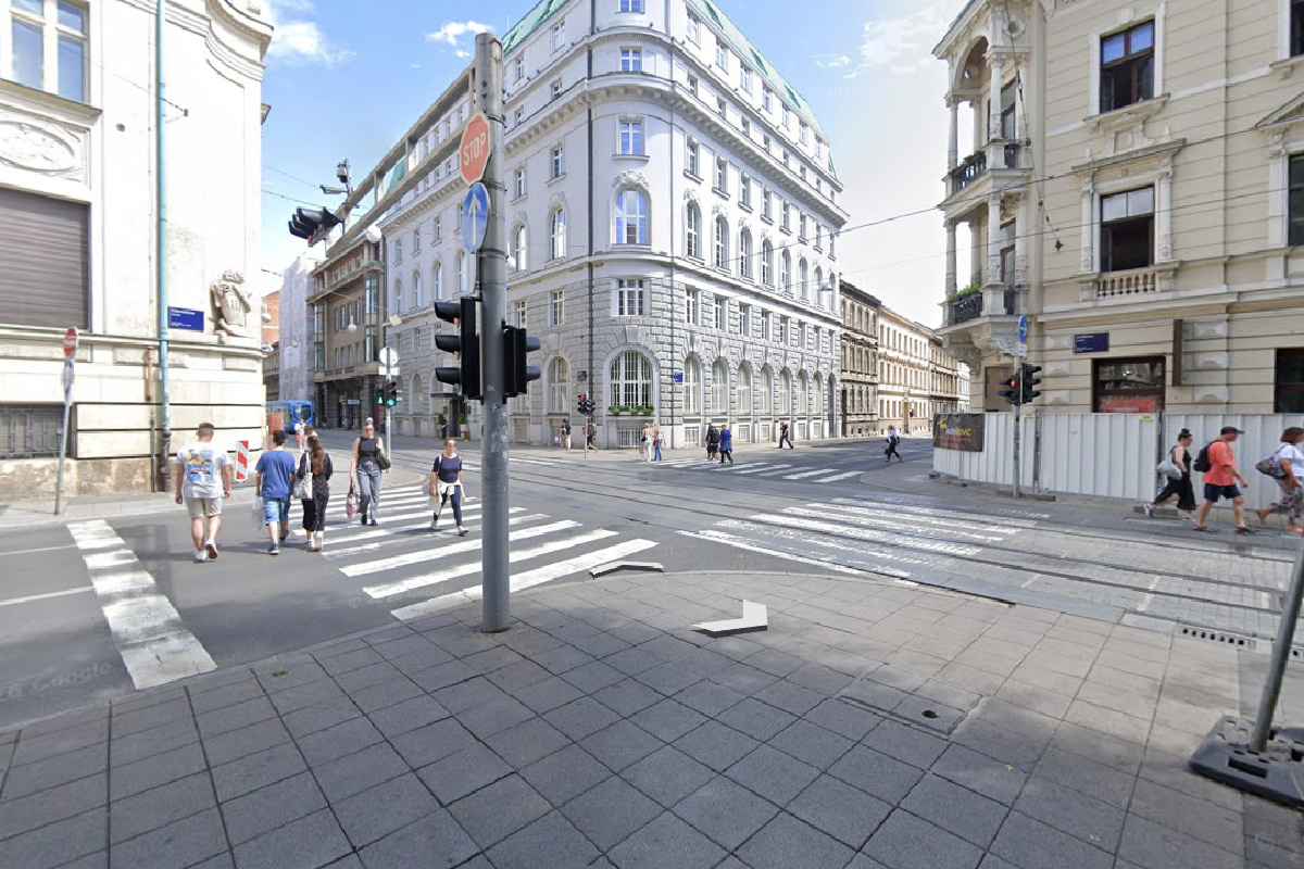 U centru Zagreba se zabio u auto električnim motorom, teško je ozlijeđen