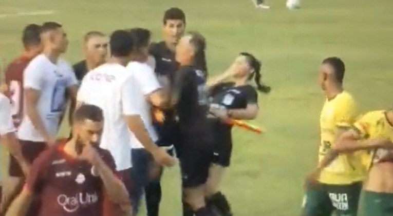 VIDEO Brazilska sutkinja napadnuta na terenu. Trener je udario u lice