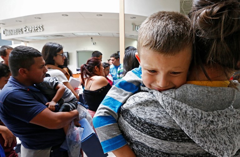 Sud odbio žalbu američke vlade: Djeca migranti imaju pravo na sapun, hranu i san