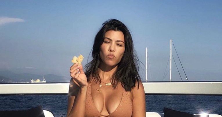 Kourtney Kardashian izgleda sjajno u badiću koji ovog ljeta vlada Instagramom