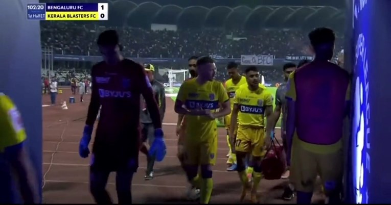 VIDEO Srpski trener povukao ekipu s travnjaka nakon primljenog gola i zaradio ovacije