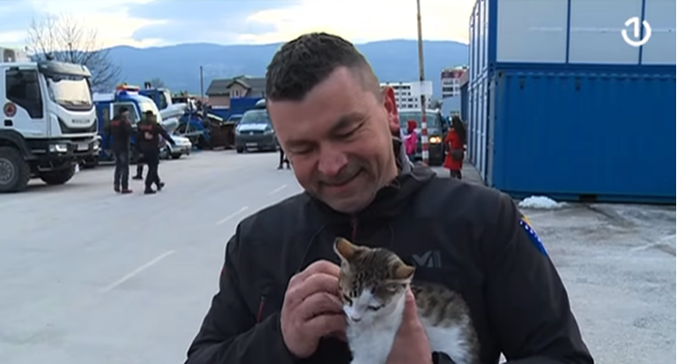 Spasilac iz BiH udomio mačku iz Turske, dao joj ime po curici spašenoj nakon 248 sati