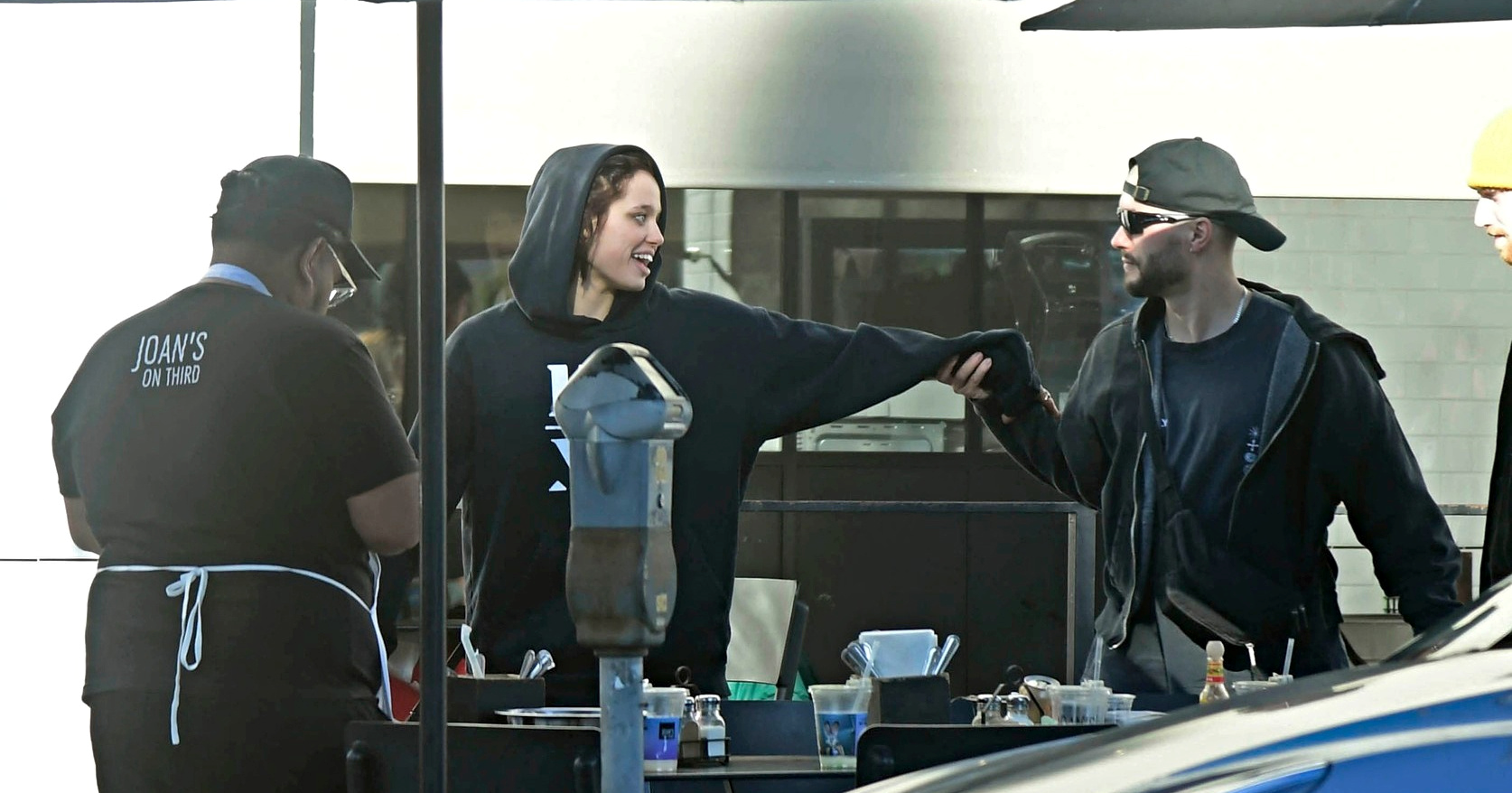 Nova ljubav? Kći Angeline i Brada snimljena s misterioznim mladićem u Los Angelesu