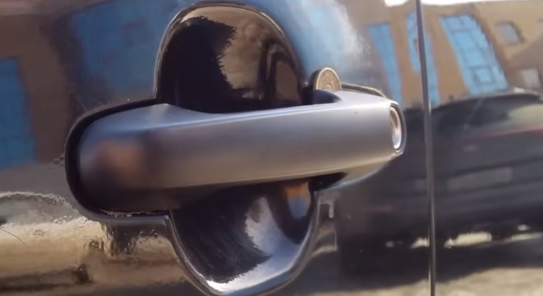 VIDEO Ovaj jednostavan trik s kovanicom lopovi koriste za pljačku auta