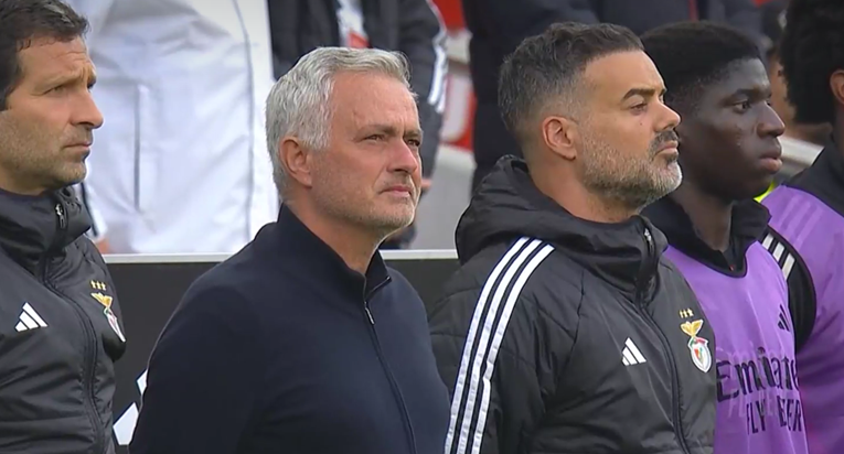 Mourinho se rasplakao tijekom minute šutnje za kolegu s kojim je osvojio 23 trofeja