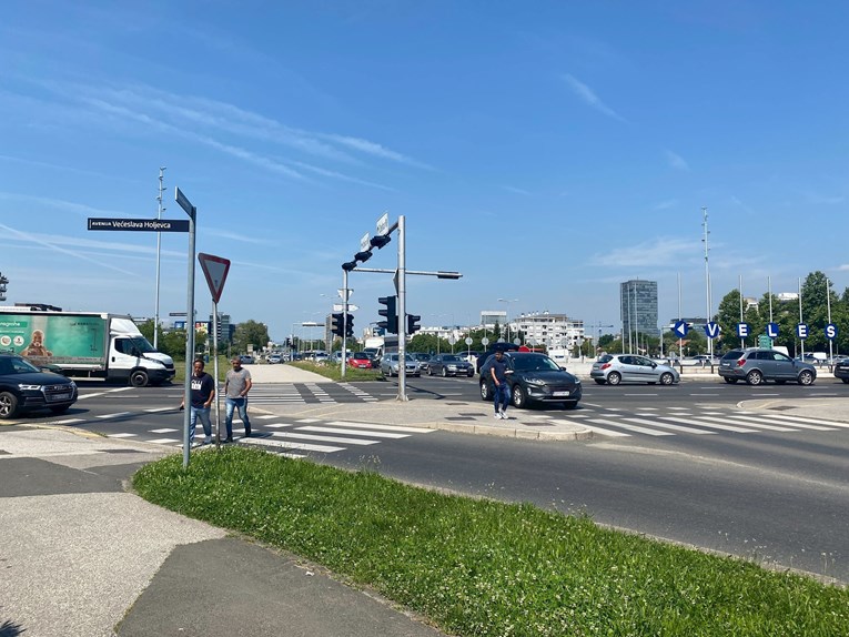 Nesreća na prometnom križanju u Zagrebu, stvorila se gužva