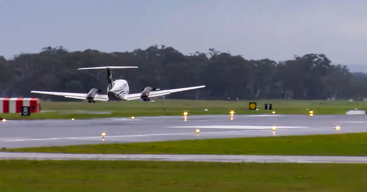 VIDEO Avion u Australiji sletio s uvučenim kotačima