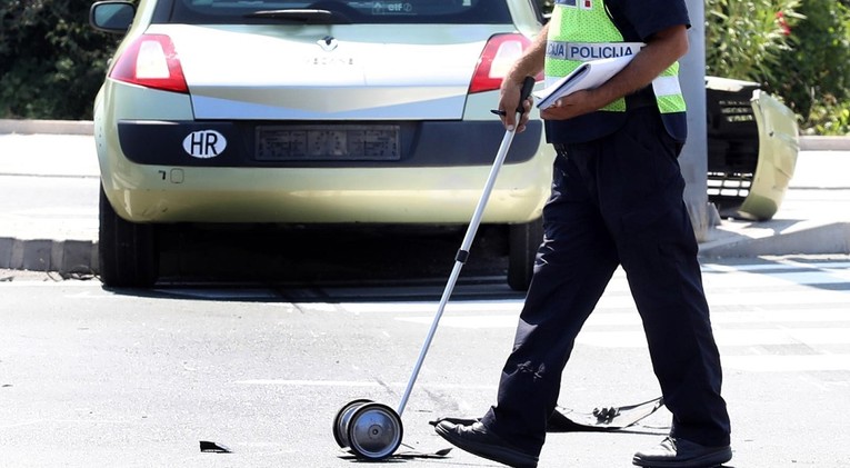 Mladić (16) kod Bjelovara sletio s ceste, liječnici mu se bore za život