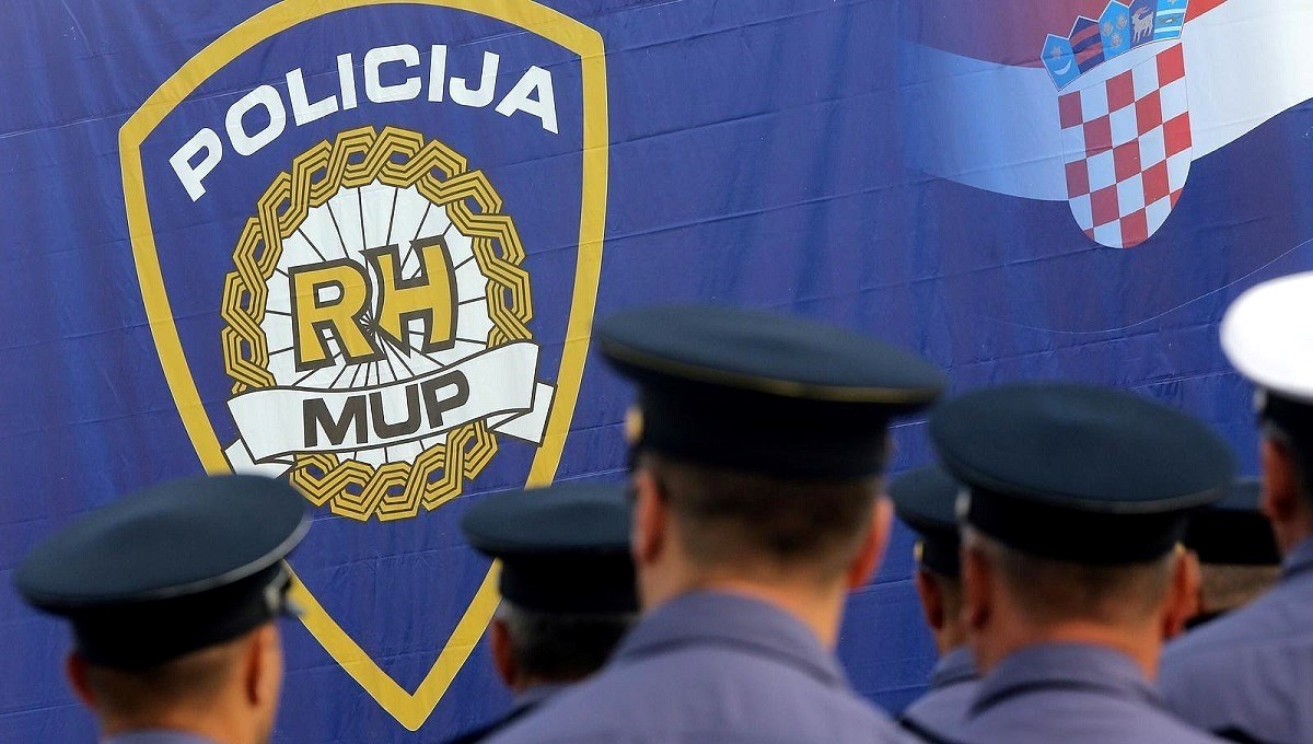 Pijani policajac divljao u kafiću u Novoj Gradiški, konobaru prijetio: Je*em ti sve