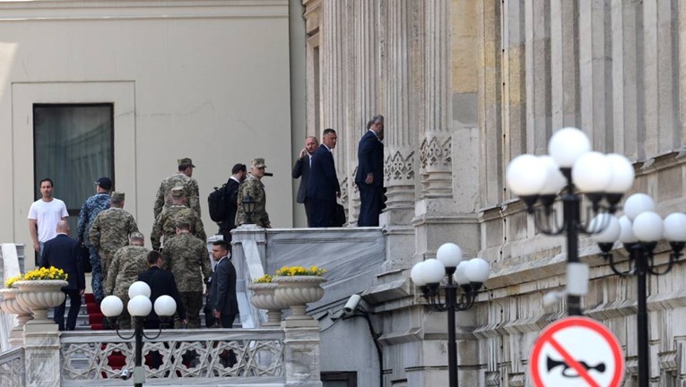 Ukrajinci i Rusi stigli na pregovore. Rusi u odijelima, Ukrajinci u uniformama