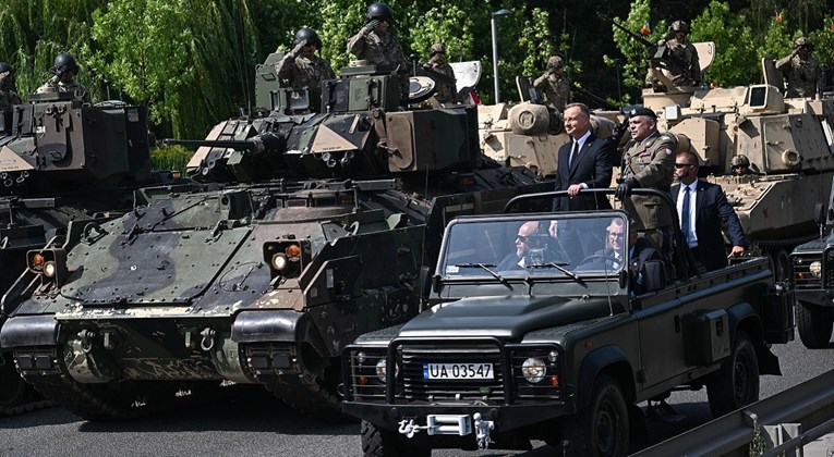 Poljaci se prisjetili pobjede nad Rusima. Izveli tenkove na ulice i podigli avione