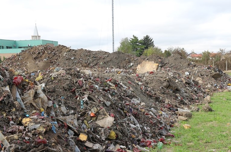 FOTO Na gradilištu POS stanova u Varaždinu otkriven ilegalni deponij otpada