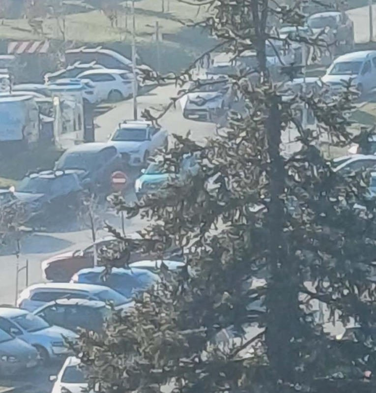 Kolaps prema Sljemenu. "Nama seljacima odmah stižu kazne, a ovi tu stanu u dvorište"