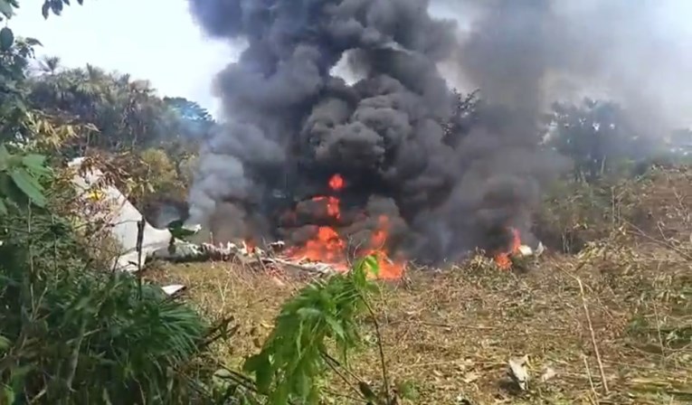 U Kolumbiji se srušio vojni avion, objavljene snimke. "U njemu je bilo 100 vojnika"